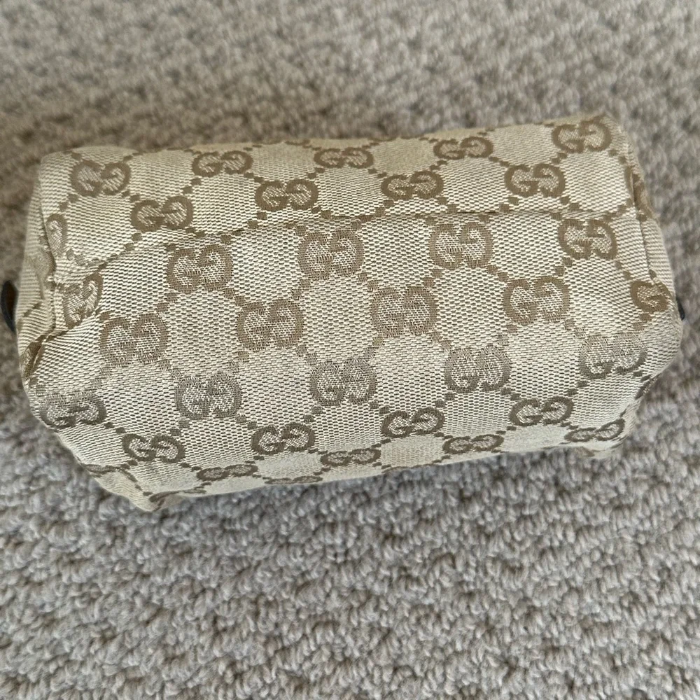Authentic Y2K Vintage Gucci Brown Logo & Heart Gold Charm Zippered Makeup Bag - Picture 5 of 17